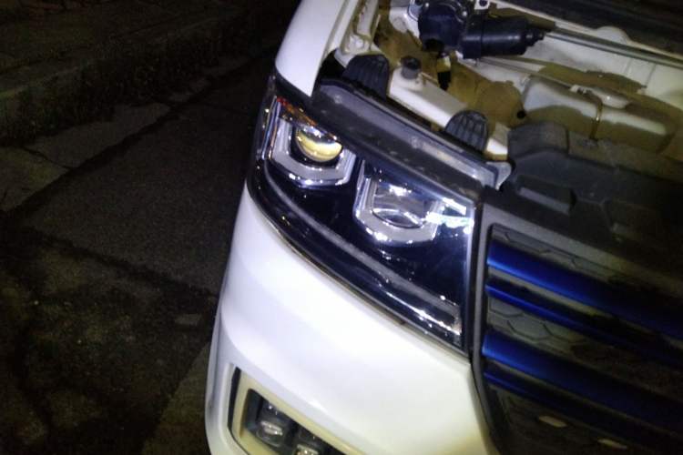 Used Farizon E5 2019 E5L Pure Electric Van with Guoxuan 39.9 kWh Right Front Headlight