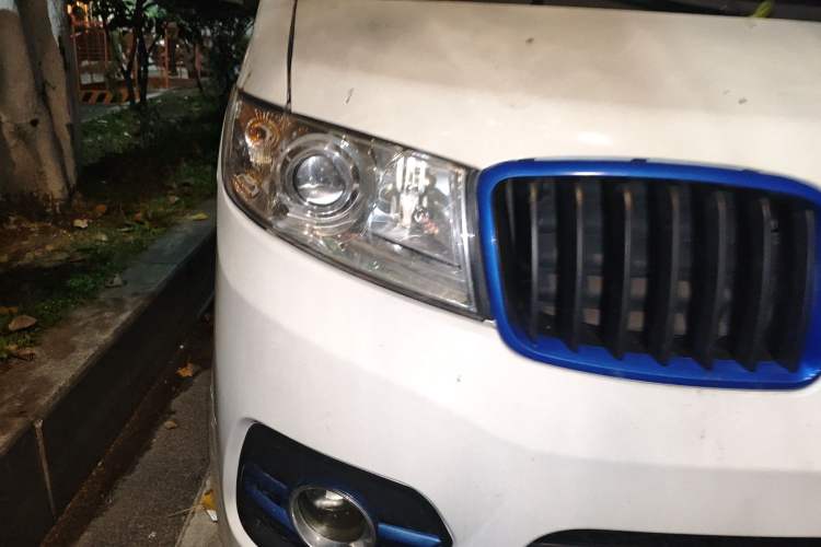 Used Farizon E5 2019 E5L Pure Electric Van with Guoxuan 39.9 kWh Right Front Headlight
