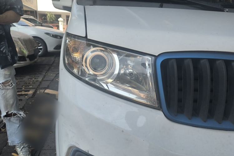 Used Farizon E5 2019 E5L Pure Electric Van with Guoxuan 39.9 kWh Right Front Headlight