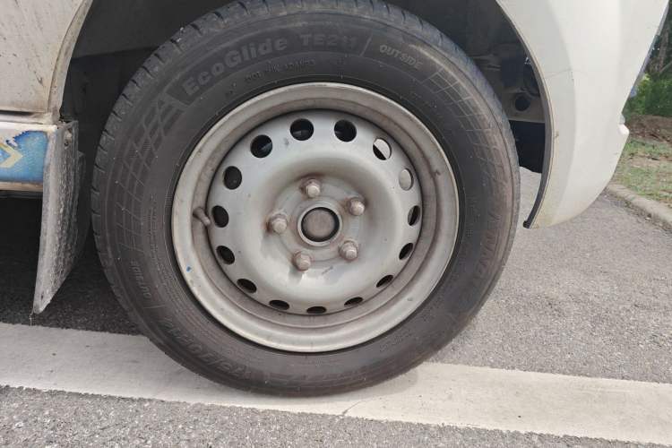 Used Farizon E5 2019 E5L Pure Electric Van with Guoxuan 39.9 kWh Right Front Wheel Hub