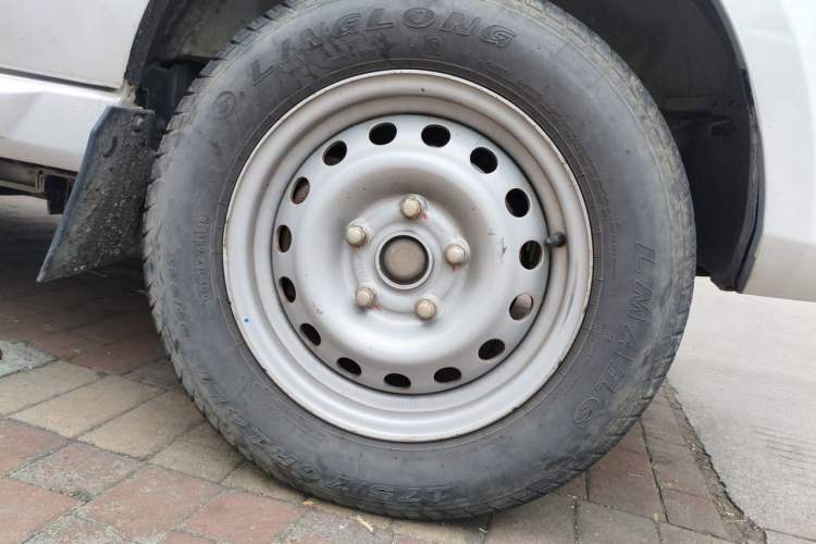 Used Farizon E5 2019 E5L Pure Electric Van with Guoxuan 39.9 kWh Right Front Wheel Hub