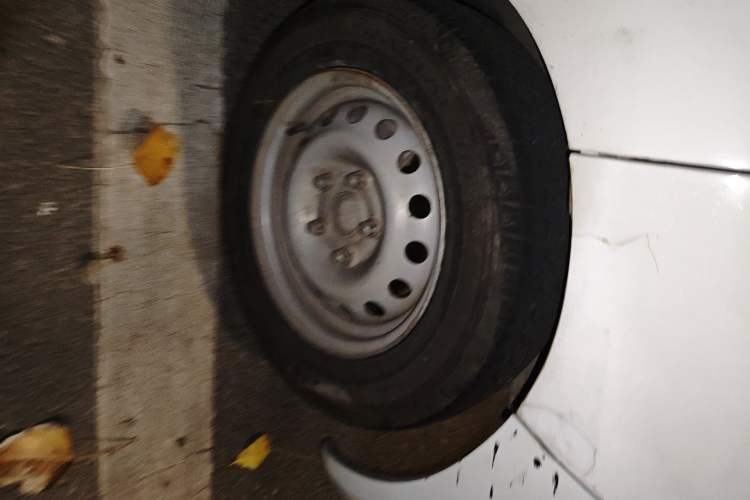 Used Farizon E5 2019 E5L Pure Electric Van with Guoxuan 39.9 kWh Right Front Wheel Hub