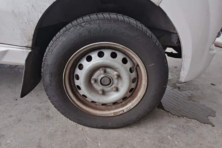 Used Farizon E5 2019 E5L Pure Electric Van with Guoxuan 39.9 kWh Right Front Wheel Hub