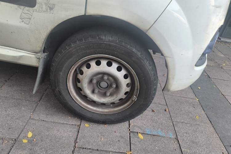 Used Farizon E5 2019 E5L Pure Electric Van with Guoxuan 39.9 kWh Right Front Wheel Hub