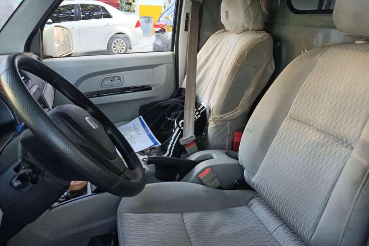 Used Farizon E5 2022 E5L Pure Electric Van with Guoxuan 39.9 kWh Left Front Seat