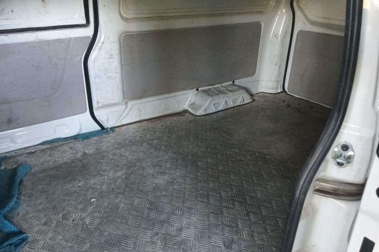 Used Farizon E5 2022 E5L Pure Electric Van with Guoxuan 39.9 kWh Left Rear Seat