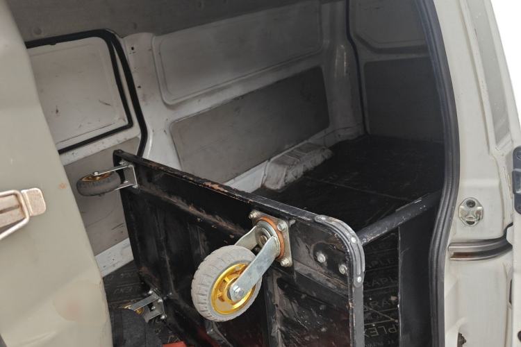 Used Farizon E5 2022 E5L Pure Electric Van with Guoxuan 39.9 kWh Left Rear Seat
