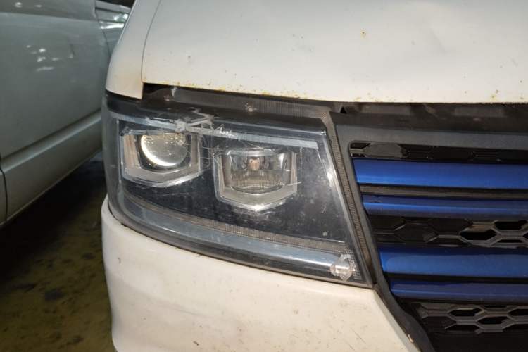 Used Farizon E5 2022 E5L Pure Electric Van with Guoxuan 39.9 kWh Right Front Headlight