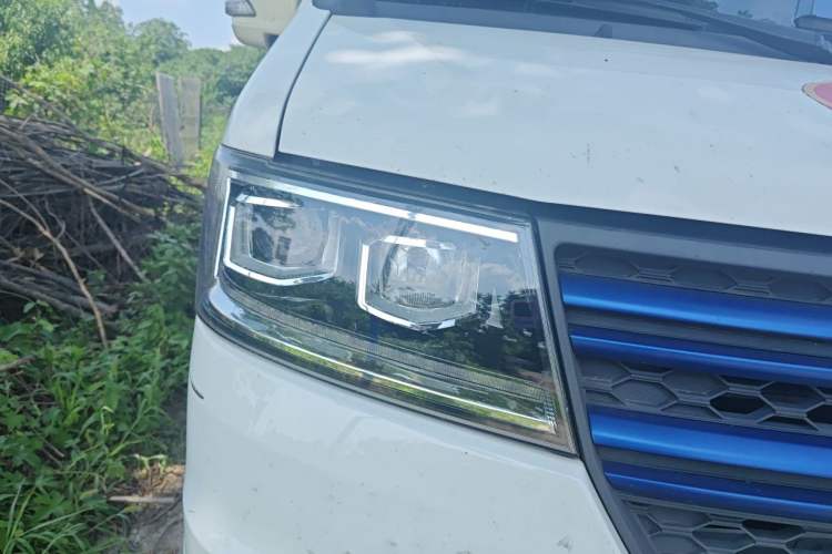 Used Farizon E5 2022 E5L Pure Electric Van with Guoxuan 39.9 kWh Right Front Headlight