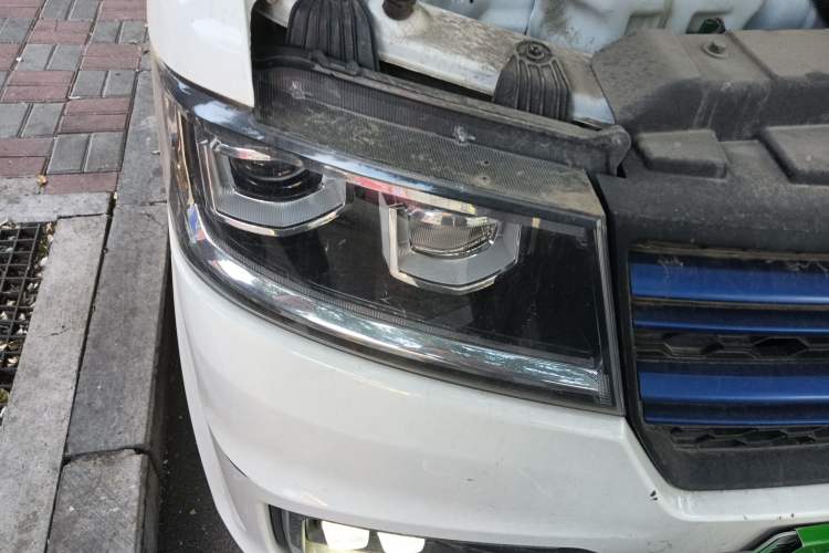 Used Farizon E5 2022 E5L Pure Electric Van with Guoxuan 39.9 kWh Right Front Headlight