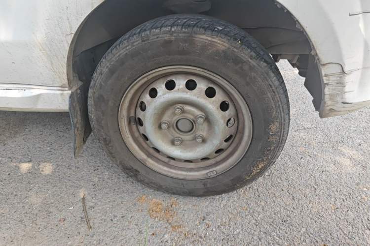 Used Farizon E5 2022 E5L Pure Electric Van with Guoxuan 39.9 kWh Right Front Wheel Hub