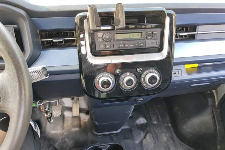 Used Farizon Fengrui 2023 F3E Flatbed Truck Ningde 55.7 kWh Audio And AC Panel