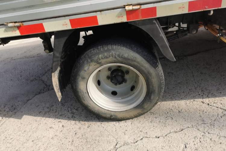 Used Farizon Fengrui 2023 F3E Side-Board Truck with Guoxuan 57.6 kWh Battery Right Rear Wheel Hub