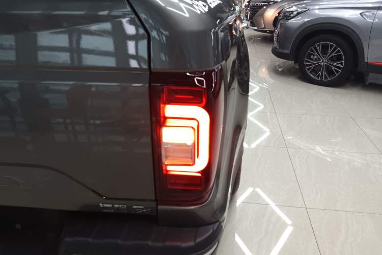 Used Farizon FX 2021 1.8T Smart Connect 5-Seater Exterior 6