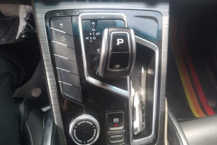 Used Farizon FX 2021 1.8T Smart Connect 5-Seater Gear Lever