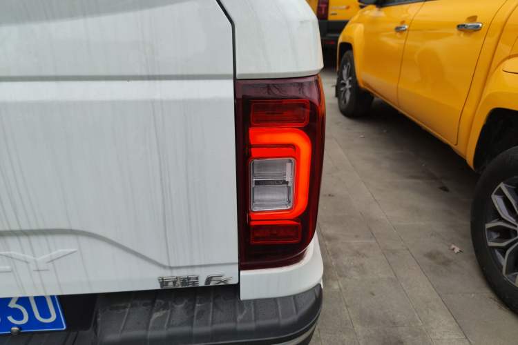 Used Farizon FX 2021 1.8T Smart Connect 5-Seater Exterior 6