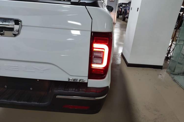 Used Farizon FX 2021 1.8T Smart Connect 5-Seater Right Rear Taillight