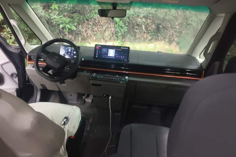 Used Farizon Super VAN 2024 Zhifu Edition Mid-Drive Mid-Roof 83 kWh Center Console