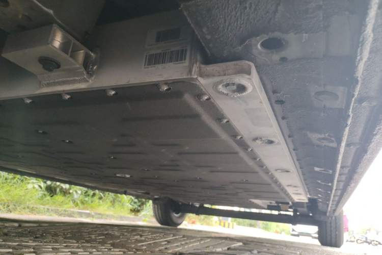 Used Farizon Super VAN 2024 Zhifu Edition Mid-Axle Mid-Roof 68 kWh Chassis Front Left