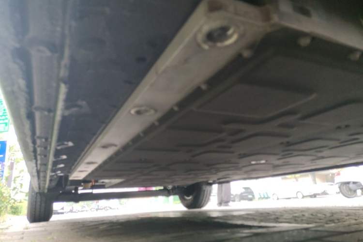 Used Farizon Super VAN 2024 Zhifu Edition Mid-Axle Mid-Roof 68 kWh Chassis Front Right