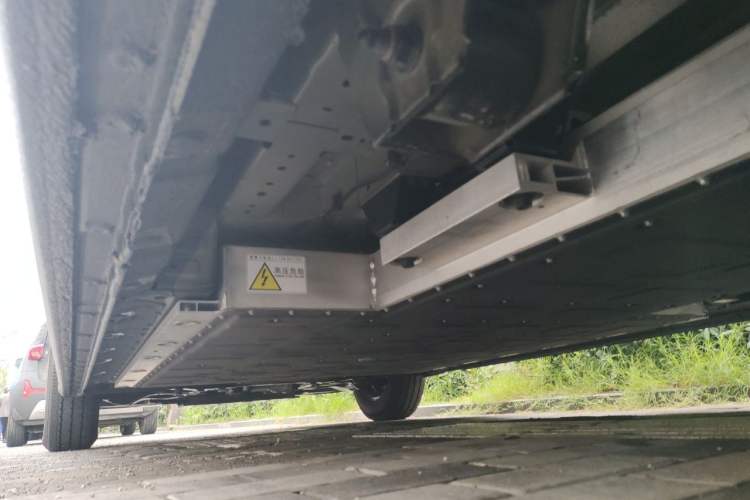 Used Farizon Super VAN 2024 Zhifu Edition Mid-Axle Mid-Roof 68 kWh Chassis Rear Left