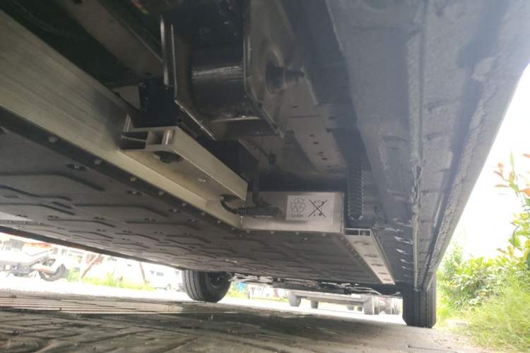Used Farizon Super VAN 2024 Zhifu Edition Mid-Axle Mid-Roof 68 kWh Chassis Rear Right