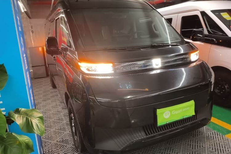 Used Farizon Super VAN 2024 Zhifu Edition Mid-Drive Mid-Roof 83 kWh Front Right 45 Deg