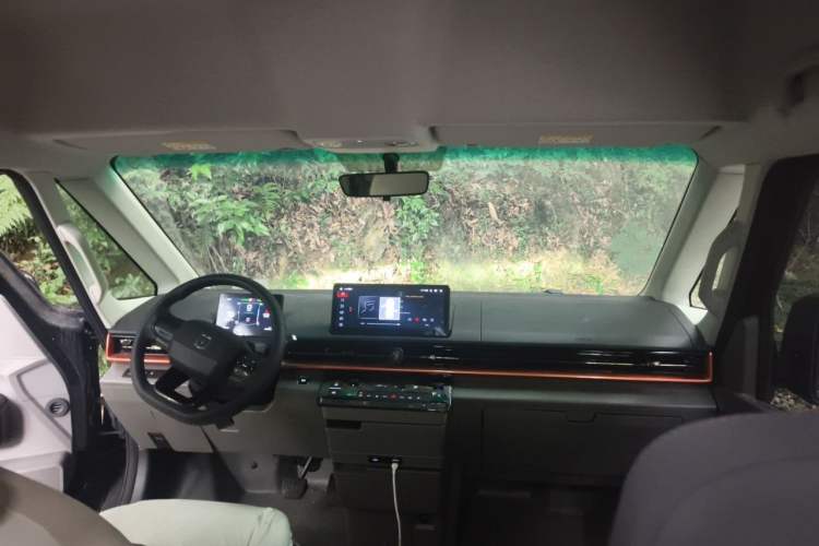 Used Farizon Super VAN 2024 Zhifu Edition Mid-Drive Mid-Roof 83 kWh Headliner