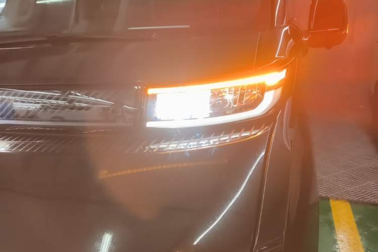 Used Farizon Super VAN 2024 Zhifu Edition Mid-Drive Mid-Roof 83 kWh Left Front Headlight