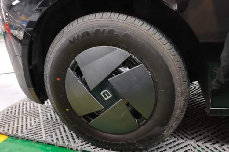 Used Farizon Super VAN 2024 Zhifu Edition Mid-Drive Mid-Roof 83 kWh Left Front Wheel Hub