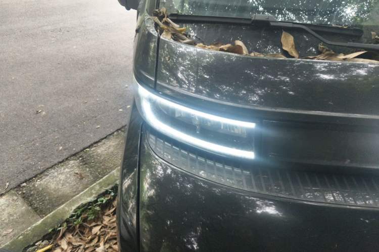 Used Farizon Super VAN 2024 Zhifu Edition Mid-Drive Mid-Roof 83 kWh Right Front Headlight
