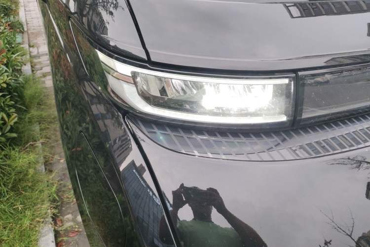 Used Farizon Super VAN 2024 Zhifu Edition Mid-Axle Mid-Roof 68 kWh Right Front Headlight