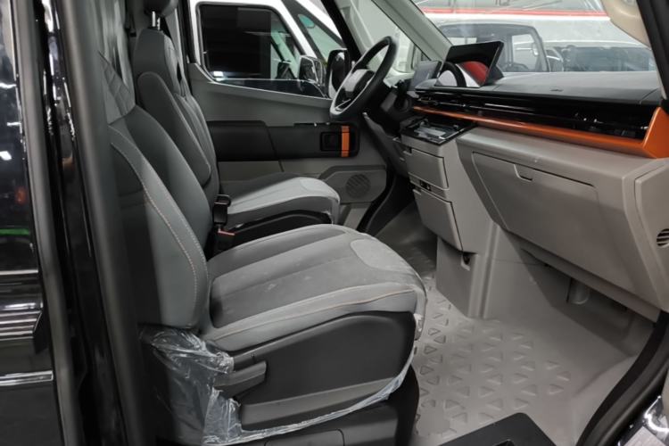 Used Farizon Super VAN 2024 Zhifu Edition Mid-Drive Mid-Roof 83 kWh Right Front Seat