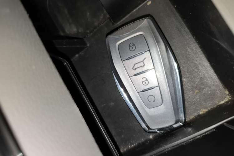 Used Farizon Super VAN 2024 Zhifu Edition Mid-Drive Mid-Roof 83 kWh Vehicle Key