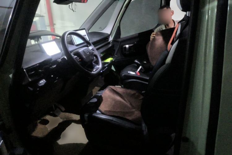 Used Farizon Super VAN 2024 Smart Wealth Edition Mid-Roof High-Top 66 kWh Left Front Seat