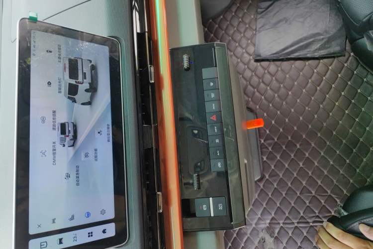 Used Farizon Super VAN 2024 Zhifu Edition Mid-Axle Low-Roof 68 kWh Audio And AC Panel