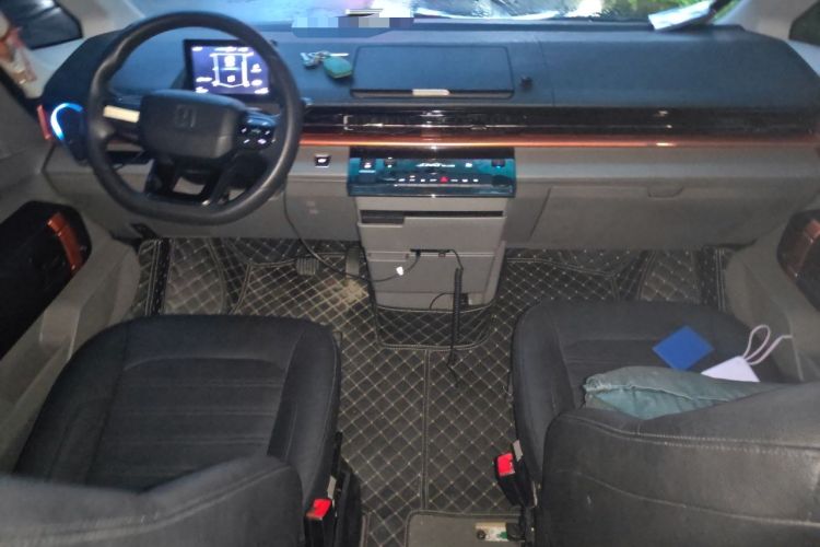 Used Farizon Super VAN 2024 Zhifu Edition Action-Oriented Short-Wheelbase Mid-Roof Model with 51 kWh Center Console