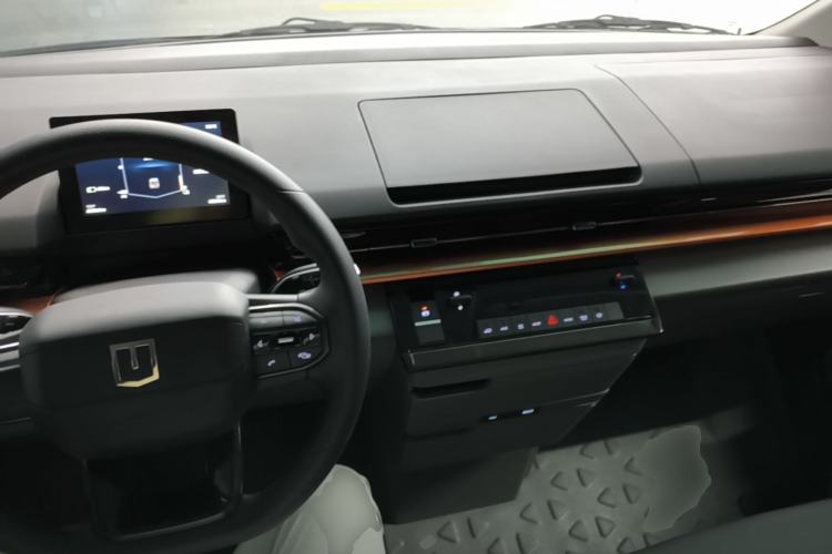 Used Farizon Super VAN 2024 Zhifu Edition Action-Oriented Short-Wheelbase Mid-Roof Model with 51 kWh Center Console