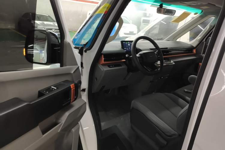 Used Farizon Super VAN 2024 Zhifu Edition Action-Oriented Short-Wheelbase Mid-Roof Model with 51 kWh Driver Seat