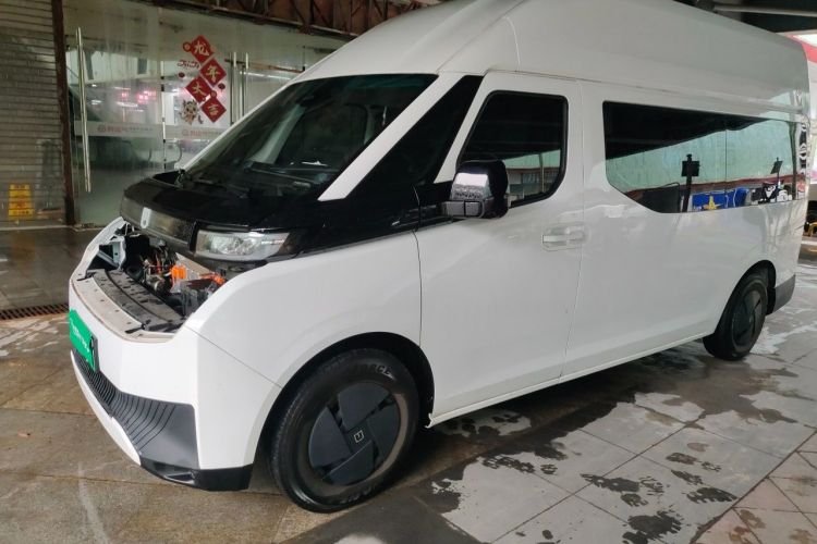 Used Farizon Super VAN 2024 Smart Wealth Edition Mid-Roof High-Top 66 kWh Engine Bay Left