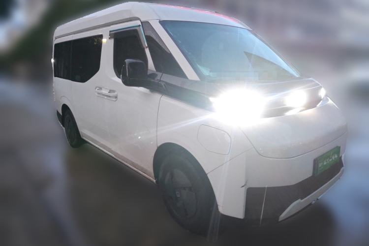 Used Farizon Super VAN 2024 Zhifu Edition Action-Oriented Short-Wheelbase Mid-Roof Model with 51 kWh Front Right 45 Deg