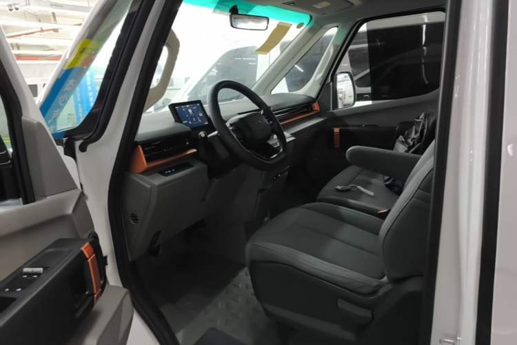 Used Farizon Super VAN 2024 Zhifu Edition Action-Oriented Short-Wheelbase Mid-Roof Model with 51 kWh Left Front Seat