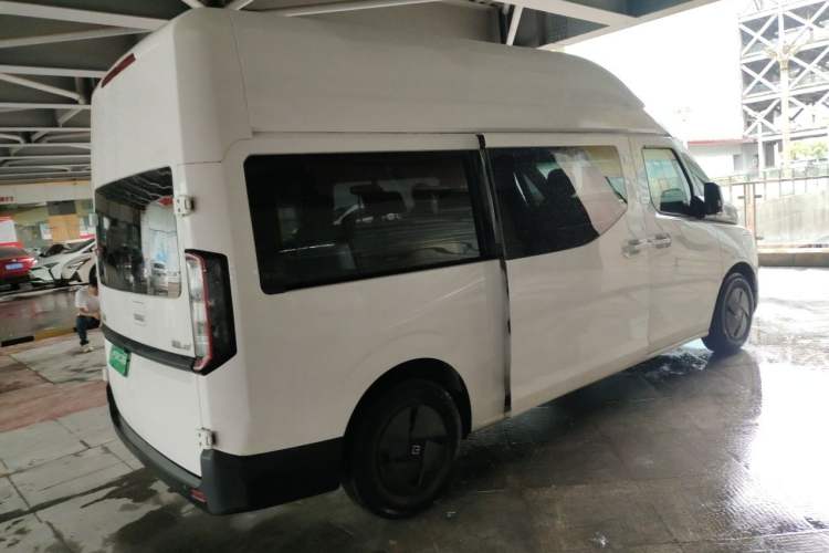 Used Farizon Super VAN 2024 Smart Wealth Edition Mid-Roof High-Top 66 kWh Rear Right 45 Deg