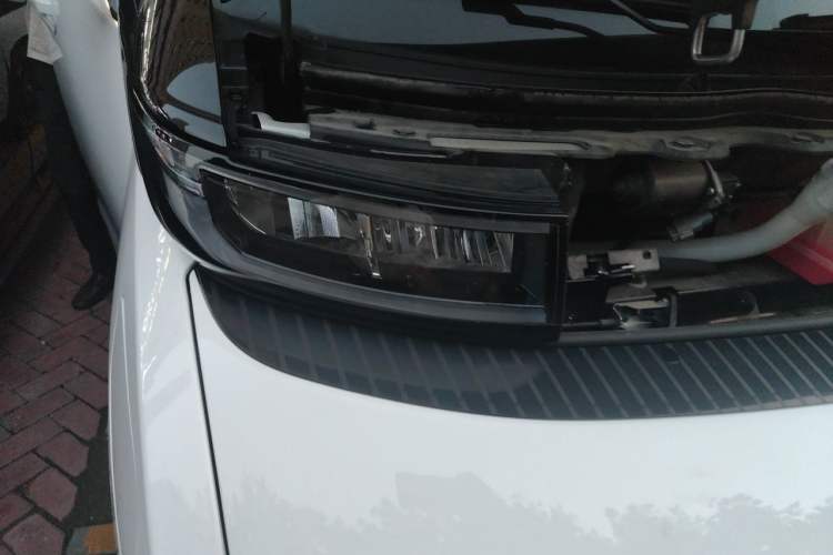 Used Farizon Super VAN 2024 Zhifu Edition Mid-Axle Mid-Roof 68 kWh Right Front Headlight