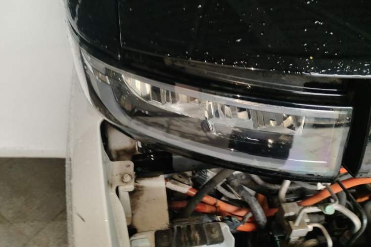 Used Farizon Super VAN 2024 Smart Wealth Edition Mid-Roof High-Top 66 kWh Right Front Headlight