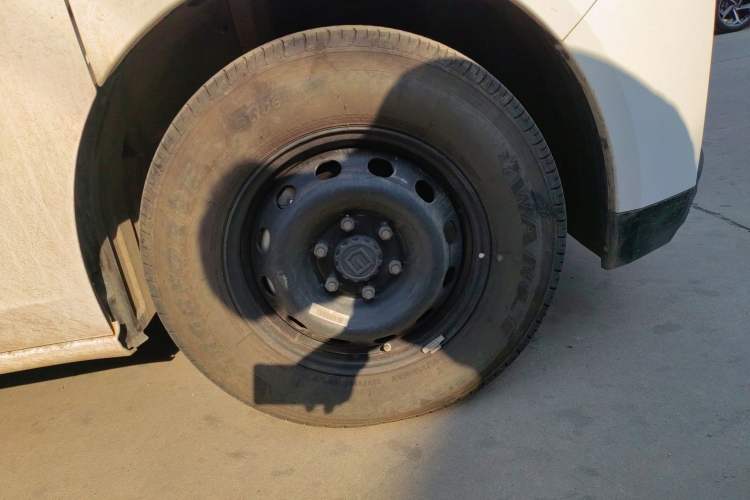 Used Farizon Super VAN 2024 Zhifu Edition Mid-axle Low-Roof 83 kWh Right Front Wheel Hub