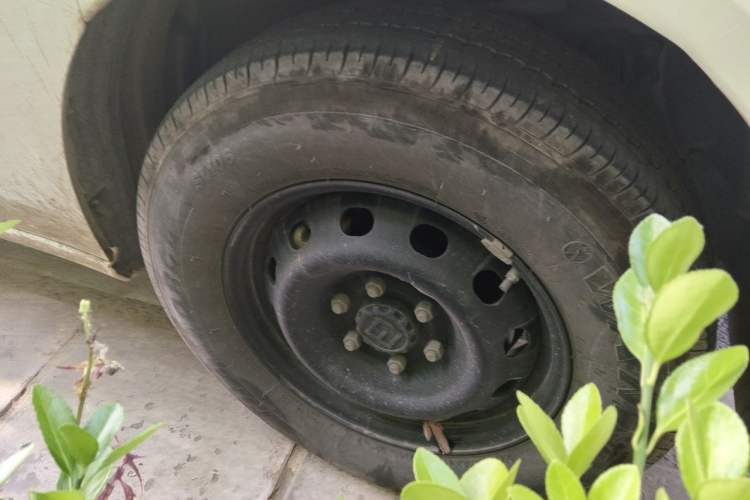 Used Farizon Super VAN 2024 Zhifu Edition Action-Oriented Short-Wheelbase Mid-Roof Model with 51 kWh Right Front Wheel Hub