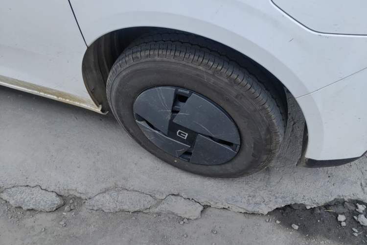 Used Farizon Super VAN 2024 Zhifu Edition Mid-Axle Low-Roof 68 kWh Right Front Wheel Hub