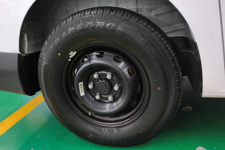 Used Farizon Super VAN 2024 Zhifu Edition Action-Oriented Short-Wheelbase Mid-Roof Model with 51 kWh Right Rear Wheel Hub