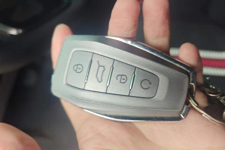 Used Farizon Super VAN 2024 Zhifu Edition Mid-Axle Mid-Roof 68 kWh Vehicle Key